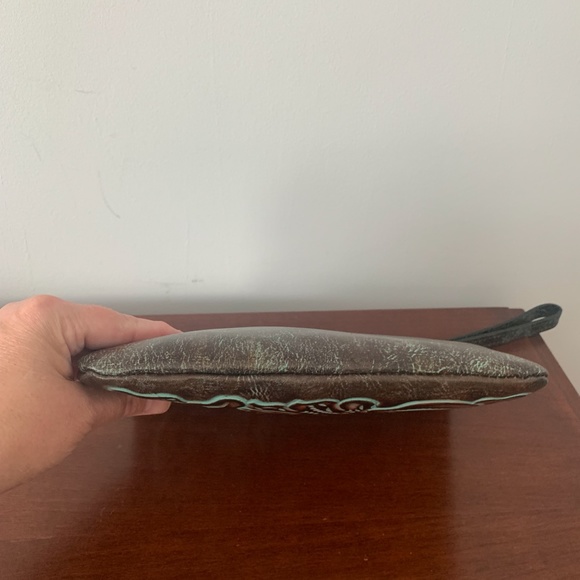Patricia Nash Tooled Turquoise Cassini Wristlet--New in Box - Picture 5 of 12
